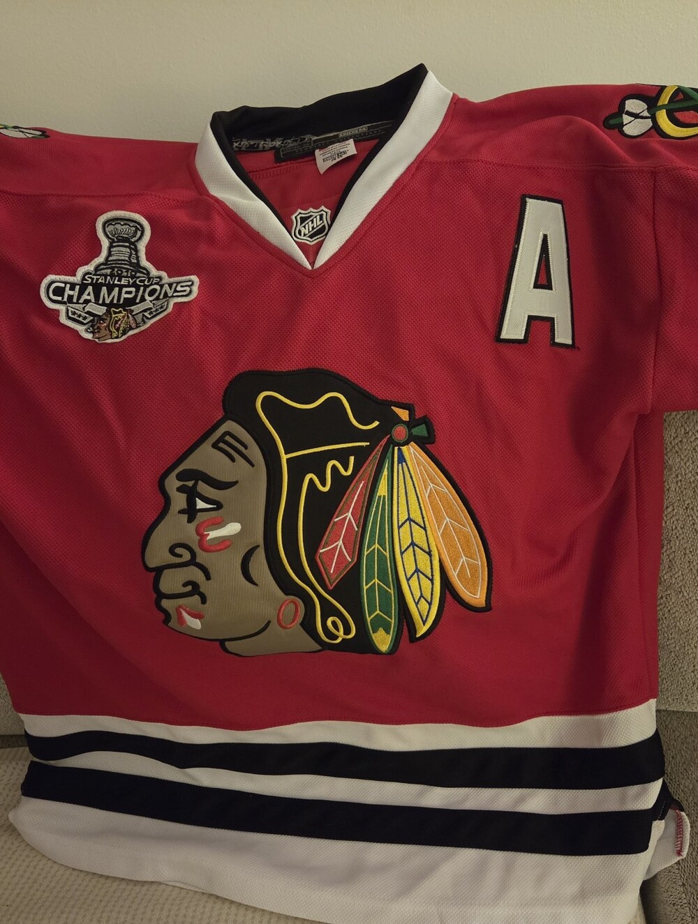 Authentic Reebok Chicago Blackhawks Stanley Cup Champions jersey #10, Mens 48-L